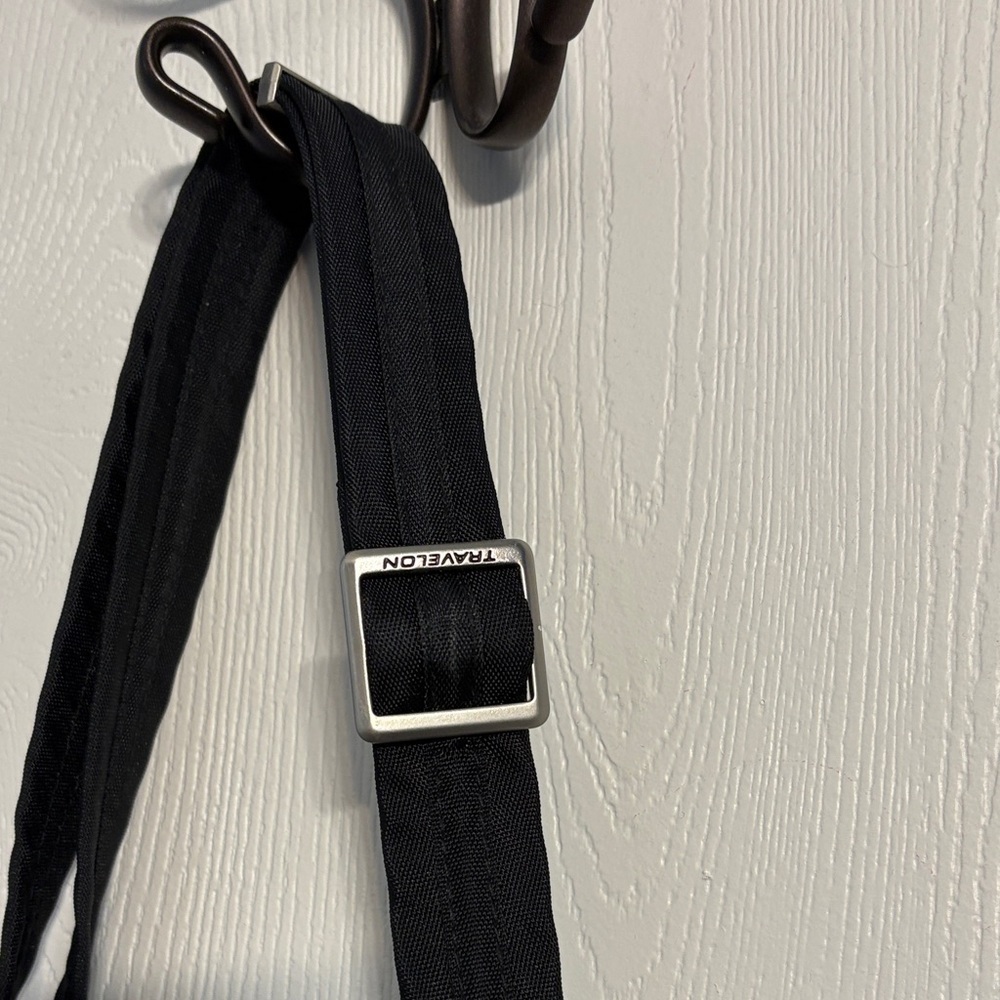 Travelon Anti-theft Classic Black Crossbody Bag - Picture 5 of 15